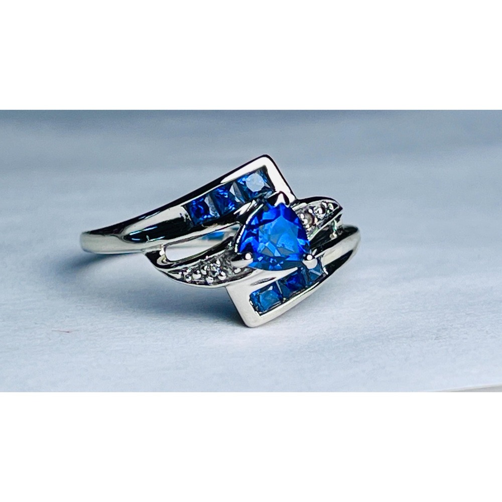 10K White Gold Blue Lab Sapphire Ring, Trillion Cut, Size 6.5